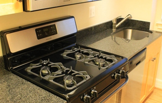 1 bed, 1 bath, 700 sqft, $2,050, Unit B1