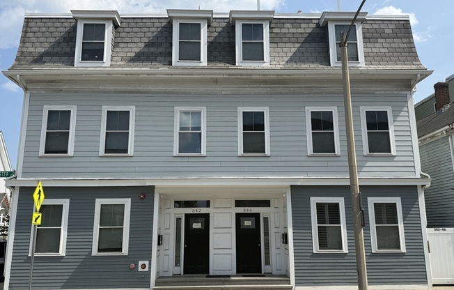 3 beds, 2 baths, 1,477 sqft, $5,200, Unit 3