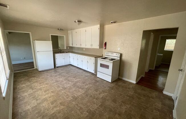 3 beds, 1 bath, $1,100