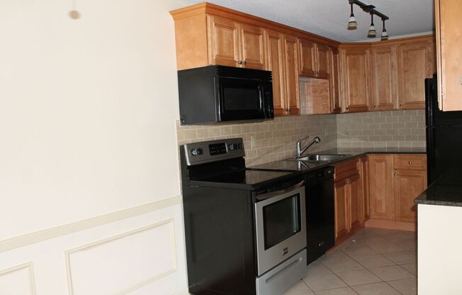 2 beds, 1 bath, 850 sqft, $1,275, Unit 820-7