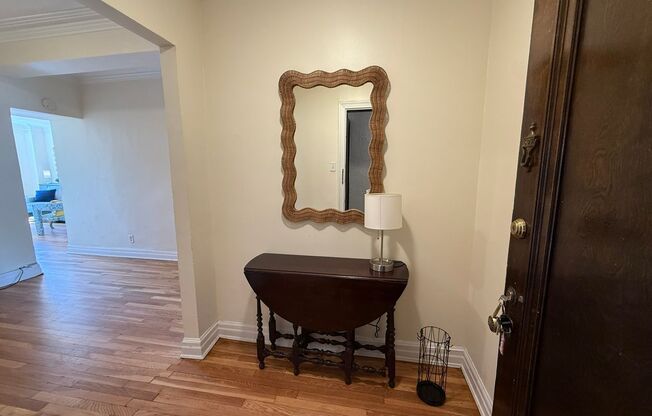 2 beds, 2 baths, 1,303 sqft, $3,000, Unit New King Edward  607