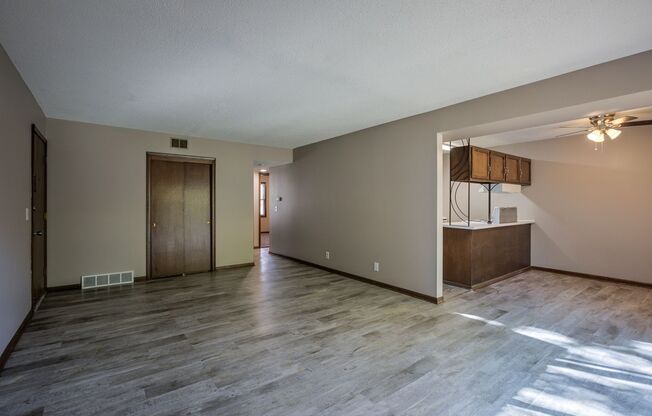 2 beds, 1 bath, 1,000 sqft, $1,075, Unit #102