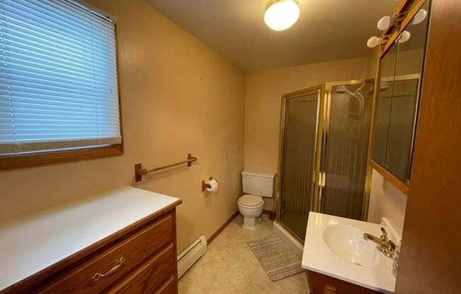 1 bed, 1 bath, 800 sqft, $550, Unit B