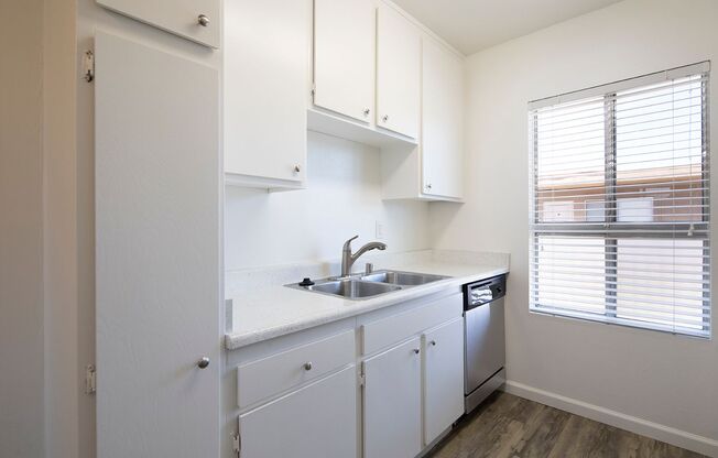 Trade Winds Apartments