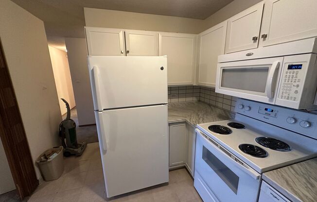 2 beds, 2 baths, $2,100, Unit Unit #5C