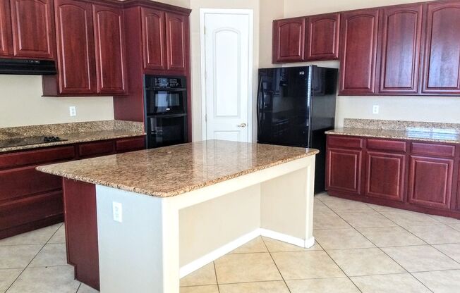 HUGE 5 bedroom, 3 bathroom in Glendale