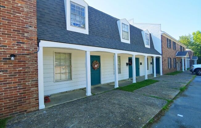 2 beds, 1.5 baths, 904 sqft, $775, Unit 101 Ellis Drive B