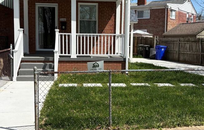 Beautifully Rebuilt Three Bedroom Duplex Near Four Mile Run and I-395