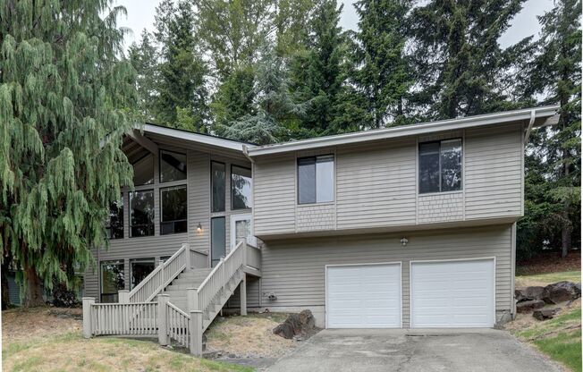 Great 4BR 2.5BA Split Entry Home in Quiet Forest Park Neighborhood