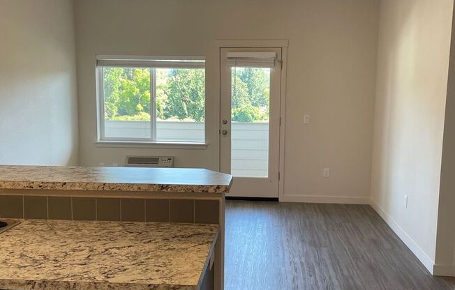 2 beds, 2 baths, 921 sqft, $1,929, Unit 206