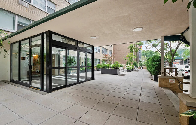 1 bed, 1 bath, $4,200, Unit 4J