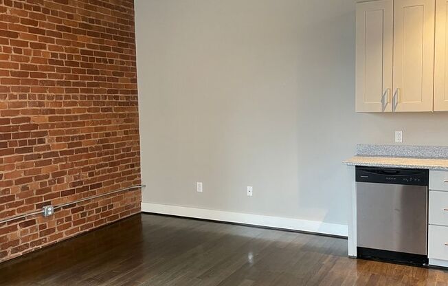 1 bed, 1 bath, 539 sqft, $900, Unit 704