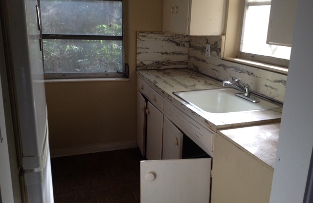 Studio, 1 bath, 403 sqft, $1,551, Unit D