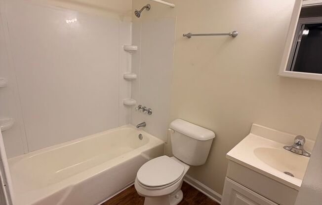 1 bed, 1 bath, 674 sqft, $875, Unit 2005-15
