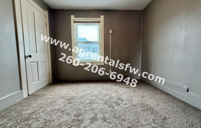 3 beds, 1 bath, 900 sqft, $925, Unit 922 Warren St