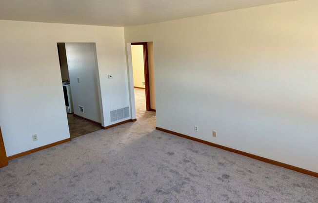 Spacious 2 Bedroom Apartment in Excellent Location