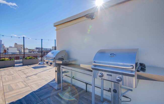bbq facilities available to guests at the paddock club murfreesboro luxury apartment
