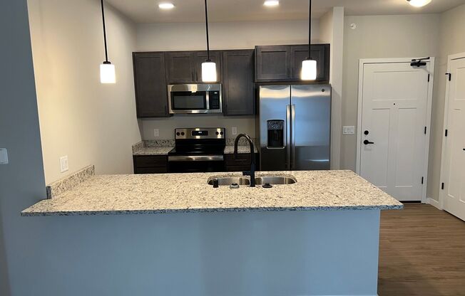 2 beds, 2 baths, 876 sqft, $1,415, Unit 500-304