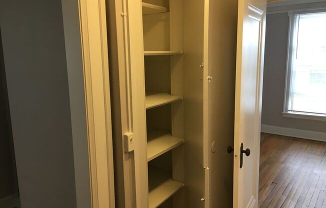 2 beds, 1 bath, 962 sqft, $1,475, Unit 3C