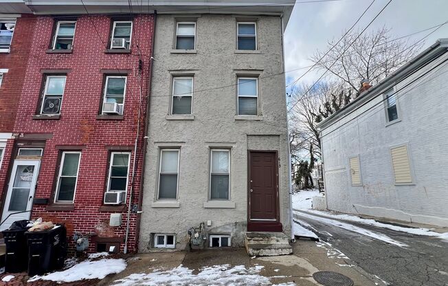 Gorgeous 4-Bedroom Townhome in the Heart of Norristown! Available NOW!