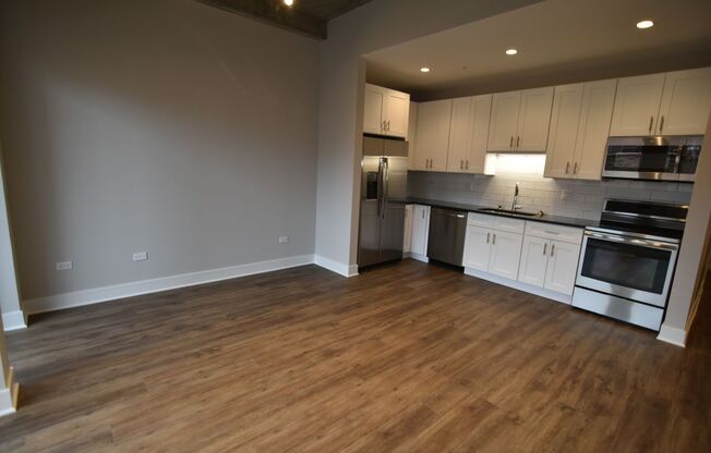 1 bed, 1 bath, 711 sqft, $3,000, Unit 3833-619