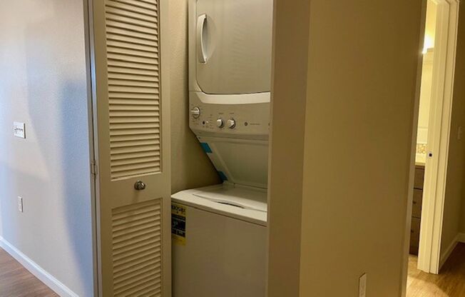 1 bed, 1 bath, 450 sqft, $1,199, Unit 409