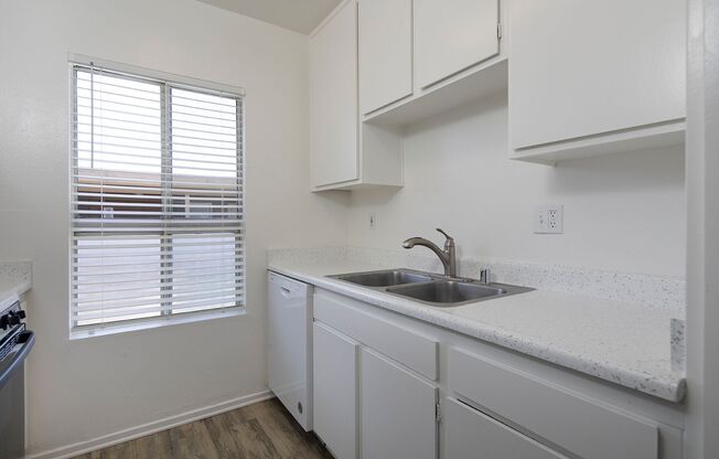 1 bed, 1 bath, 574 sqft, $1,725, Unit 28