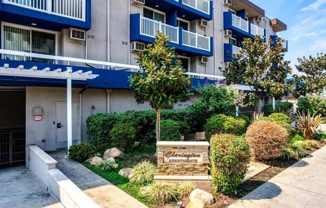 One bedroom two bedroom apartment for rent in Culver City Palms