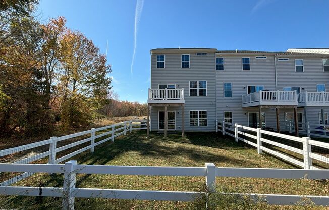 Townsend Family Townhome 3 bedroom & 2.5 bath