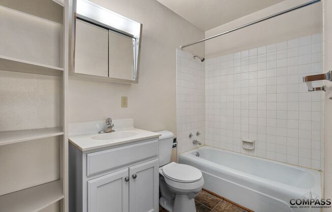 2 beds, 1 bath, 660 sqft, $995, Unit 28