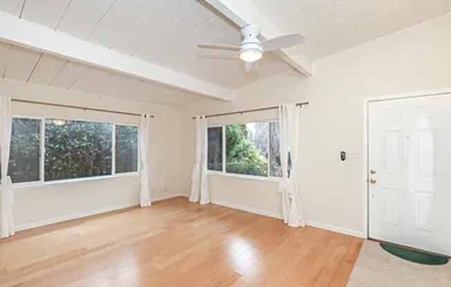 Beautiful Single Story 3bd House Recently Refurbished