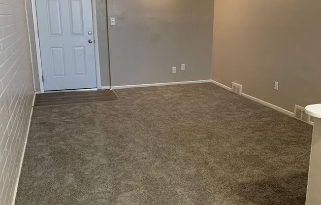 2 beds, 1 bath, 800 sqft, $1,195, Unit 415