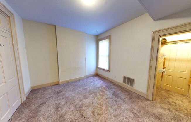 2 beds, 1 bath, $1,395, Unit 30 2