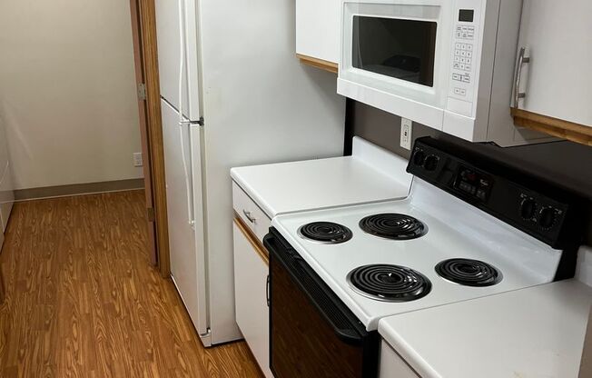 1 bed, 1 bath, 772 sqft, $1,039, Unit 1-106