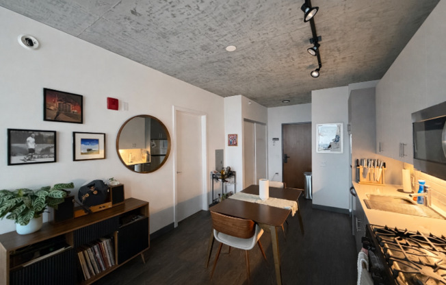156 N ELIZABETH ST