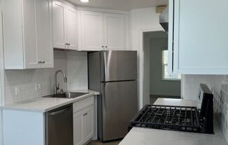 3 beds, 1 bath, $2,700, Unit 227A