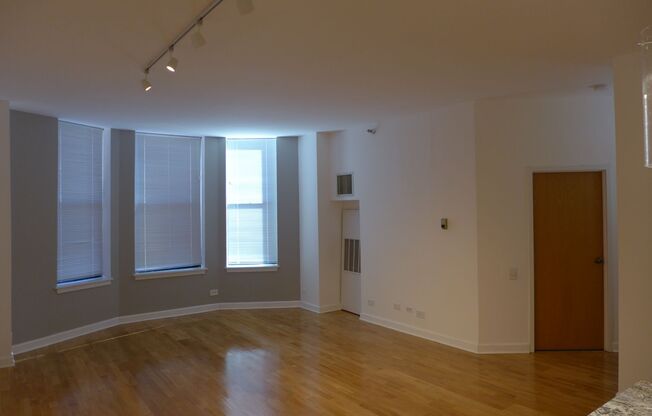 1 bed, 1 bath, 700 sqft, $2,095, Unit 08B