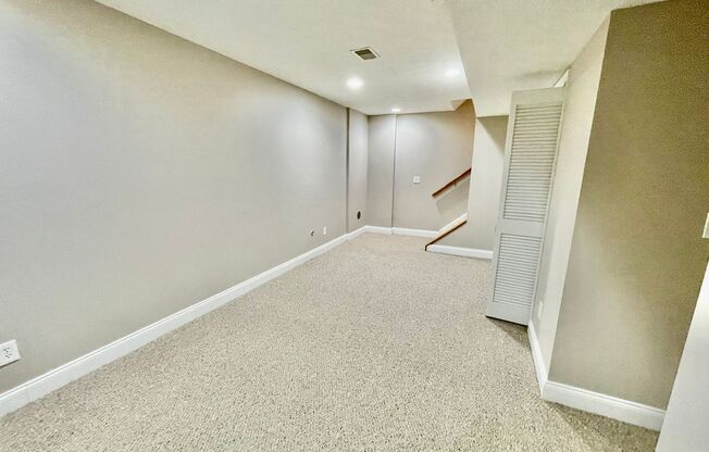 3 Bed 2 full and 2 1/2 Bath- Imperial PA
