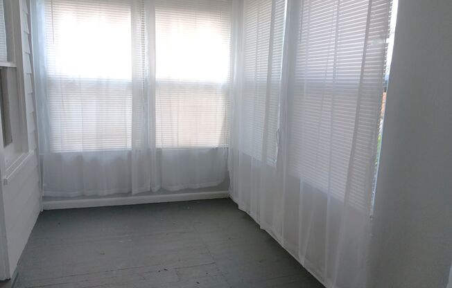 So darn cute - large studio close to downtown St Pete