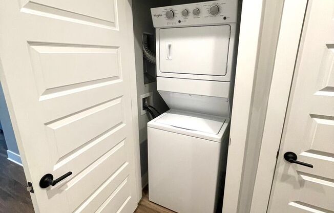 Studio, 1 bath, 640 sqft, $1,399, Unit 421 S2