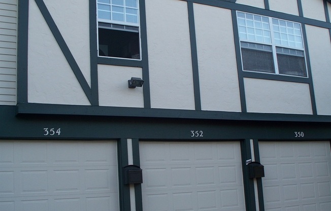 Beautiful 2 bd 1 1/2 ba as soon as July 1 move-in. Great Vernon Hills location!