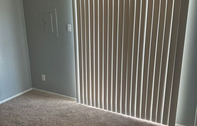 1 bed, 1 bath, 470 sqft, $745, Unit 911