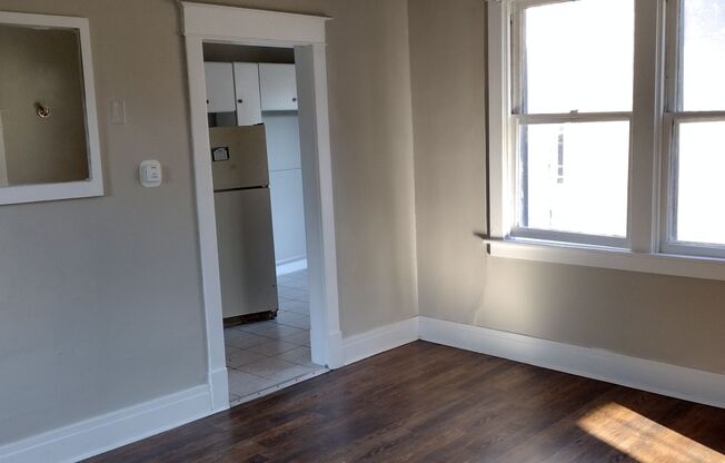 3 beds, 1 bath, $1,400, Unit 3