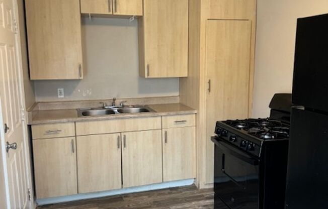 1 bed, 1 bath, 700 sqft, $850