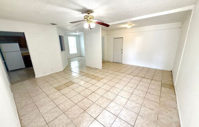 Charming 3 Bedroom / 2 Bath Home with Fenced Yard Near Windcrest!