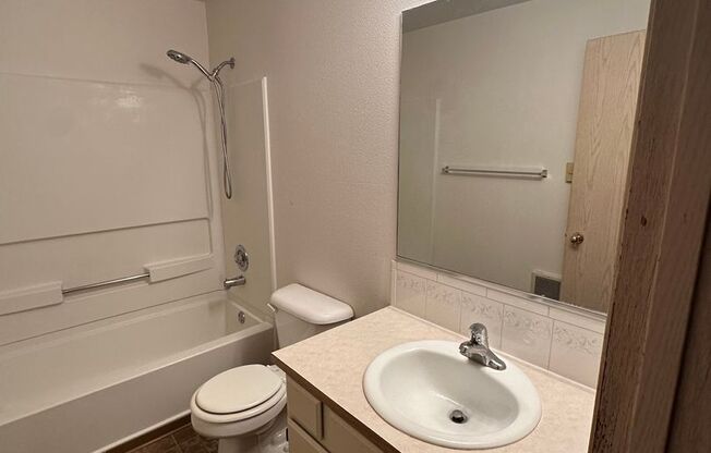 2 beds, 1 bath, 1,000 sqft, $1,150, Unit 206