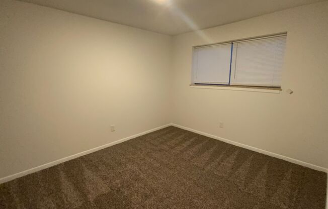 2 beds, 1 bath, 800 sqft, $1,000, Unit 20