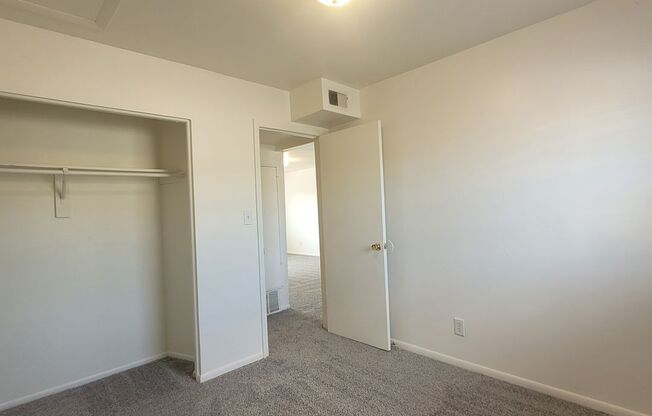 2 beds, 1 bath, 675 sqft, $708, Unit 430 Winfield-Unit 03