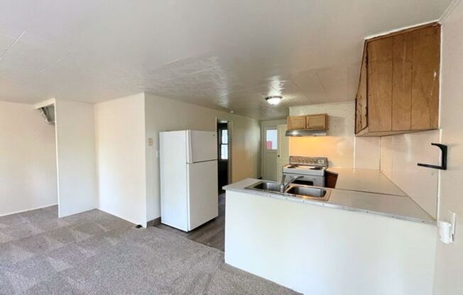 1 bed, 1 bath, $1,095, Unit 6