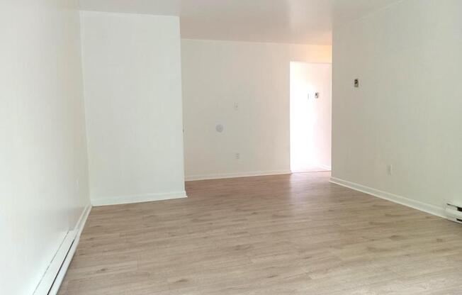 4 DORIS DR